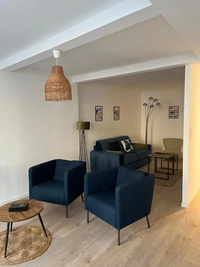 Nouveau Superbe Grand T2 Centre Ville contacts